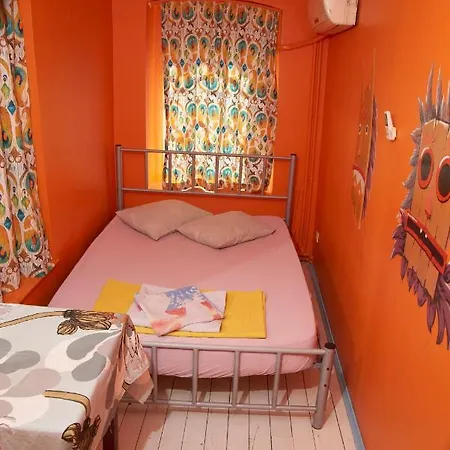 ホステル チルアウト リヤ ＆ ラウンジ *