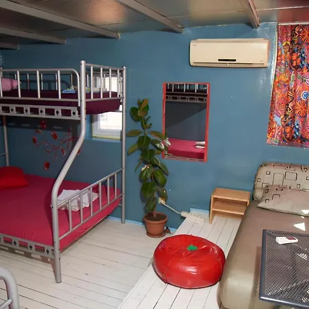 Chillout Lya & Lounge Hostel *