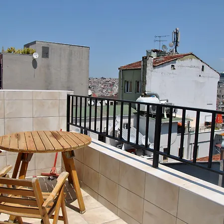 Chillout Lya & Lounge Hostel