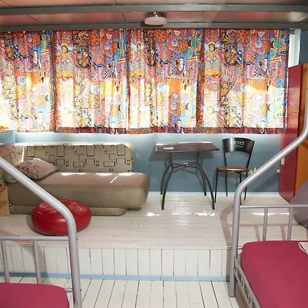 Chillout Lya & Lounge Hostel *