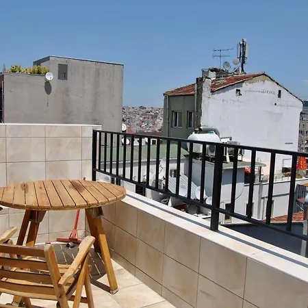 Chillout Lya & Lounge Hostel *